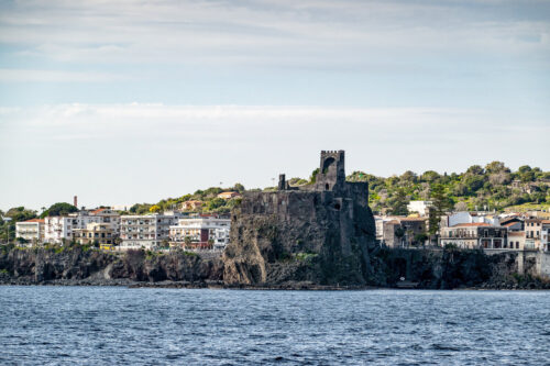 Aci Castello, al norte de Catania
