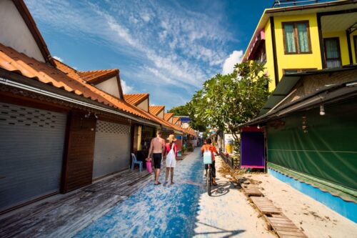 La rue piétonne, Walking Street, à Koh Lipe